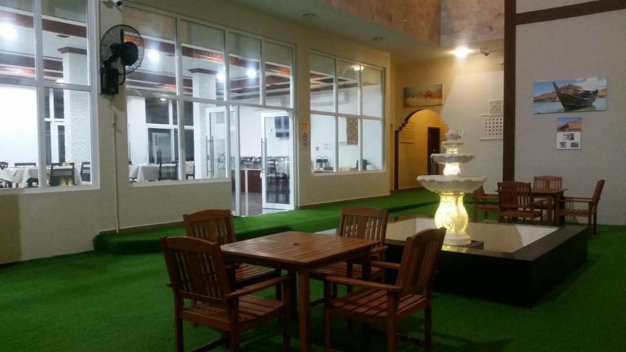 Sur Bandar Al Ayjah Hotel Apartments 外观 照片