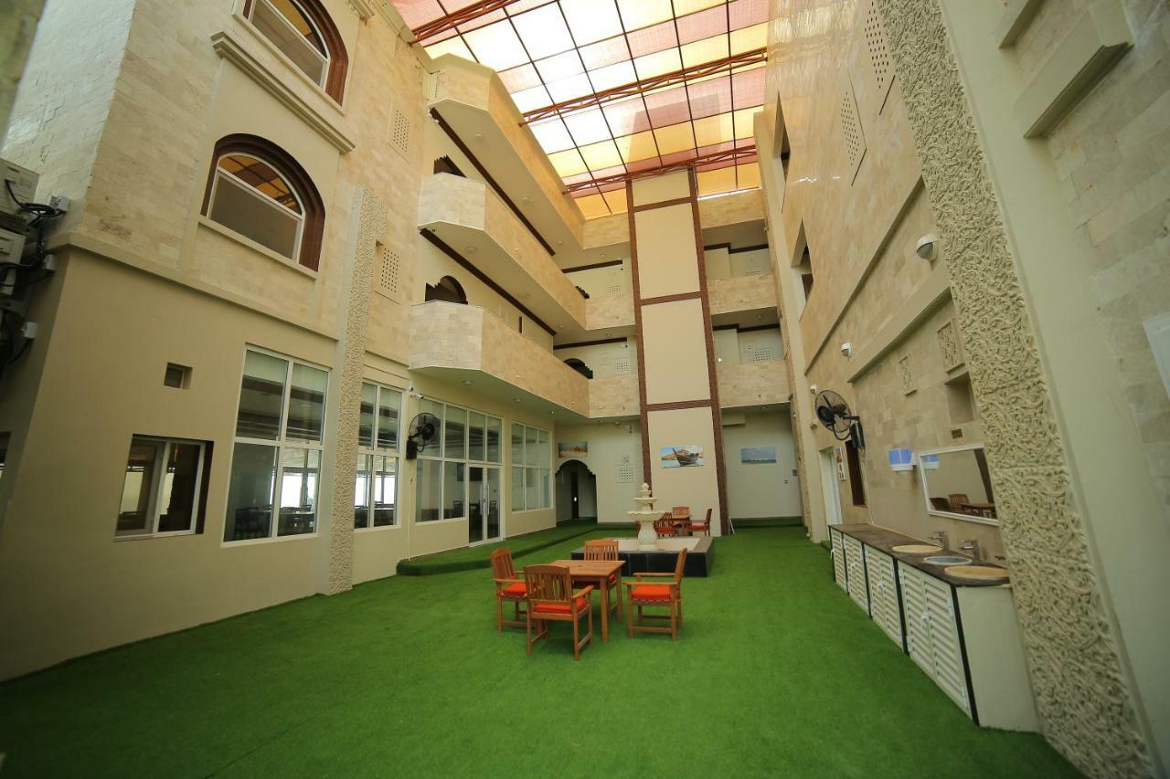 Sur Bandar Al Ayjah Hotel Apartments 外观 照片